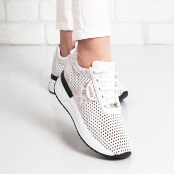 Дамски маратонки в бяло и сребристо