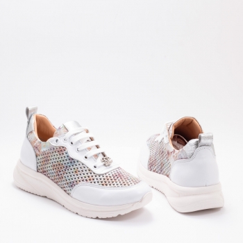 Дамски маратонки в бяло и цветен принт