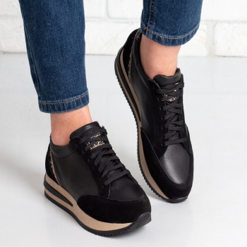 Дамски маратонки в черно