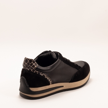 Дамски маратонки в черно