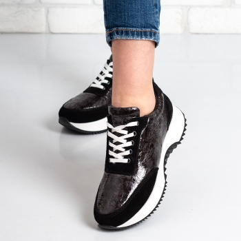 Дамски маратонки в черно