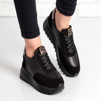 Дамски маратонки в черно