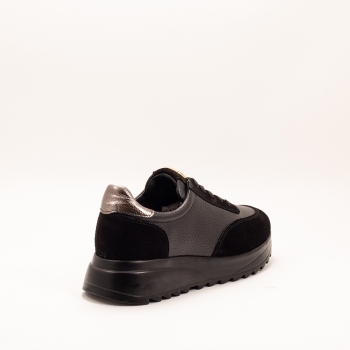 Дамски маратонки в черно