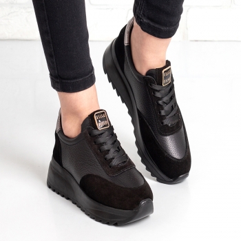 Дамски маратонки в черно