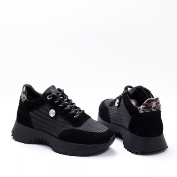 Дамски маратонки в черно