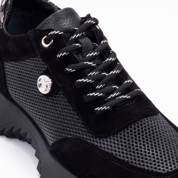 Дамски маратонки в черно