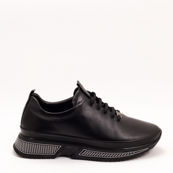 Дамски маратонки в черно