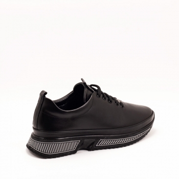 Дамски маратонки в черно