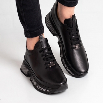 Дамски маратонки в черно