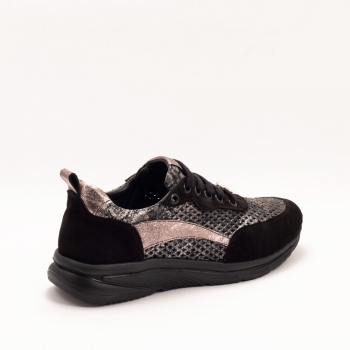 Дамски маратонки в черно и змийски принт