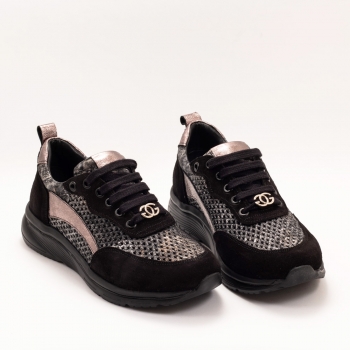 Дамски маратонки в черно и змийски принт