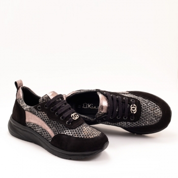 Дамски маратонки в черно и змийски принт