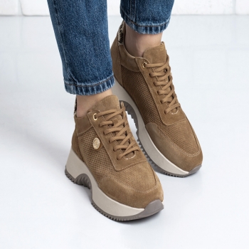 Дамски маратонки в светло кафяво