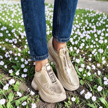 Дамски маратонки в златно