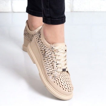 Дамски обувки на платформа в бежово