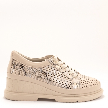 Дамски обувки на платформа в бежово