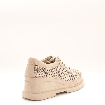 Дамски обувки на платформа в бежово