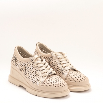Дамски обувки на платформа в бежово