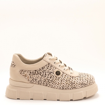 Дамски обувки на платформа в бежово