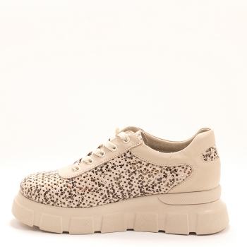 Дамски обувки на платформа в бежово