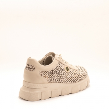 Дамски обувки на платформа в бежово