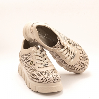 Дамски обувки на платформа в бежово