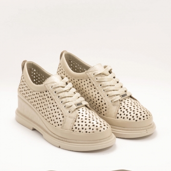 Дамски обувки на платформа в бежово и златисто