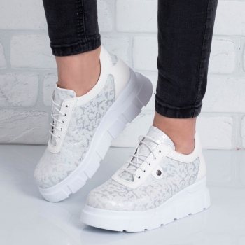 Дамски обувки на платформа в бяло и сребристо
