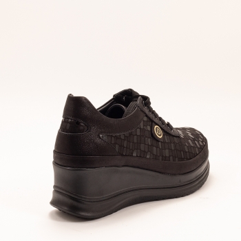 Дамски обувки на платформа в черно