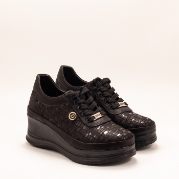 Дамски обувки на платформа в черно