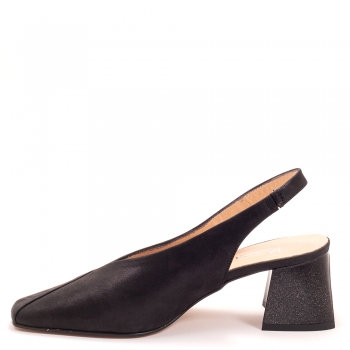 Дамски обувки на ток в черно