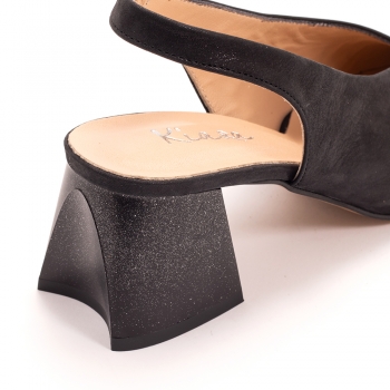 Дамски обувки на ток в черно