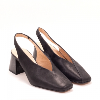 Дамски обувки на ток в черно