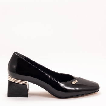 Дамски обувки на ток в черно