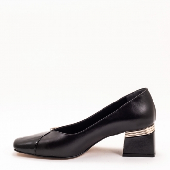 Дамски обувки на ток в черно