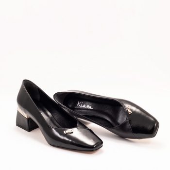 Дамски обувки на ток в черно