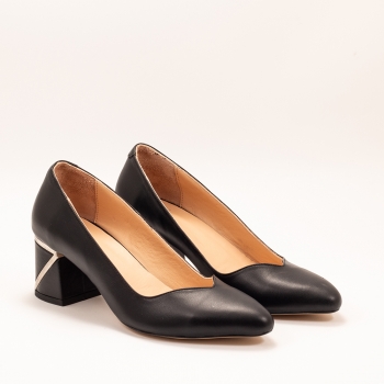 Дамски обувки на ток в черно
