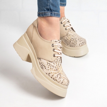 Дамски обувки в бежово