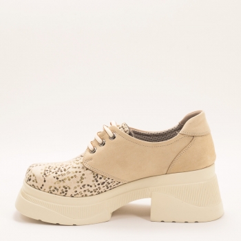 Дамски обувки в бежово