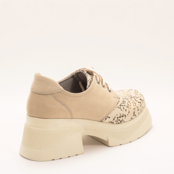 Дамски обувки в бежово