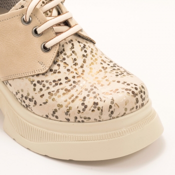 Дамски обувки в бежово