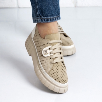 Дамски обувки в бежово