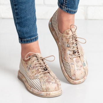 Дамски обувки в бежово