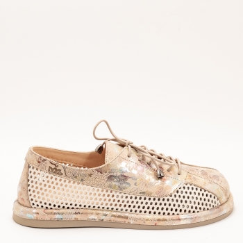 Дамски обувки в бежово