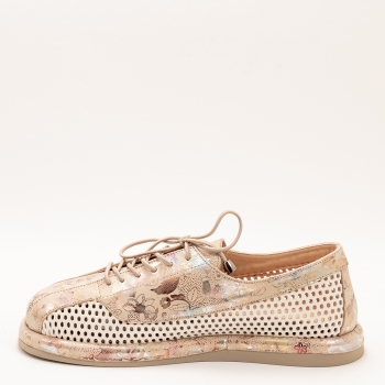 Дамски обувки в бежово