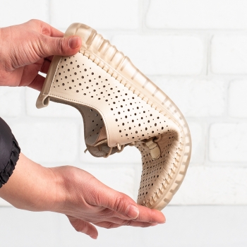 Дамски обувки в бежово