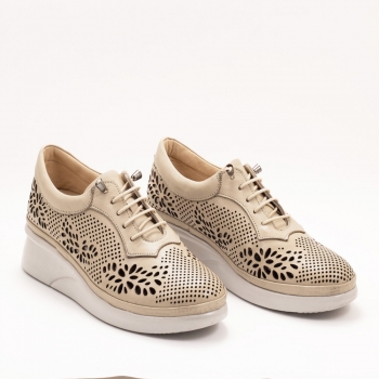 Дамски обувки в бежово