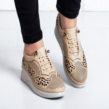 Дамски обувки в бежово