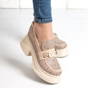 Дамски обувки в бежово