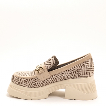 Дамски обувки в бежово